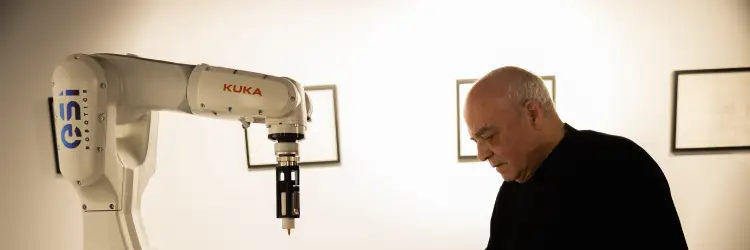 Leonel Moura’s exhibition kicks off the new season at Espaço Fundação MEO a disruptive take on art